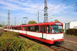 VGF Düwag U2 Wagen 304+305 am 06.10.18 in Frankfurt Heddernheim vom Bahnsteig aus fotografiert