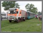 Nach dem Ende der offiziellen Prsentation des neuen Stadtbahnwagens fr Frankfurt am Main am 29.05.2008 wurde das Fahrzeug vom Rstwagen Schiene der Feuerwehr abgeholt und auf dem Gleis der Hafenbahn bis zur Weseler Werft gebracht. Dort wurde der Triebwagen anschliessend auf einen Strassentieflader umgeladen, der das Fahrzeug zur Stadtbahn-Zentralwerkstatt zurckbrachte.