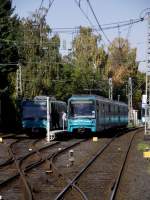 Ein VGF U5 Wagen Zug und ein U4 Wagen stehen in der Wendeanlage Nieder Eschbach am 15.10.11