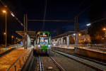 Am Abend des 23.03.2024 waren die Wagen 3054 und 3096 auf Hannovers Linie 5 unterwegs und konnten hier am Endpunkt Anderten abgelichtet werden, ehe sie die Fahrt durch das Villenviertel Kirchrode, die Innenstadt und schließlich vorbei an Universität und Herrenhäuser Gärten zum VW-Werk in Hannover-Stöcken angetreten haben.