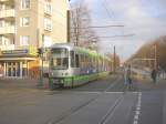 Am 29.12.2007 hatte dieser Zug der Linie 3 nach Wettbergen mit den Triebwagen 2040 und 2015 der Serie 2000 gerade die Haltestelle Wallensteinstraße verlassen.