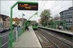Aufgeständerte Hochbahnsteige -

... an der Haltestelle Laatzen/Werner-von-Siemens-Platz, Linien 1 und 2. 

Hannover, 02.11.2006 (M)