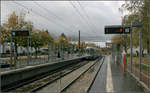Bartold-Knaust-Straße -

Haltestelle  Bartold-Knaust-Straße  an der Linie 3 in Hannover-Oberricklingen. Die Hochbahnsteige entstanden im Jahre 2003. 

01.11.2006 (M)
