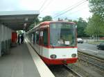 Wagen 2202 der KVB fhrt hier in die Station Ollenhauerstr.