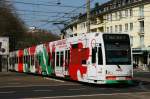 Niederflurwagen 4012 auf der Kreuzung Aachener Str./Grtel am 22.04.2013.