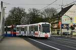 5158 wurde eine neue Ganzreklame für das Möbelhaus  Segmüller  angebracht. Hier zu sehen in Höhenhaus auf der Berliner Straße am 14.03.2017.
