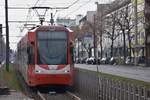 KÖLN, 02.02.2017, Stadtbahnzug 4520 als Linie 1 nach Bensberg bei der Einfahrt in die Haltestelle Aachener Straße/Gürtel