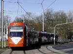 Die umgebauten B-Wagen 2417 und 2422 fahren am 12.3.19 auf der SL 3 vom Görlinger Zentrum nach Thielenbruch. Aufnahme an der Militärringstraße in der Nähe der früheren Endhaltestelle Bocklemünd.