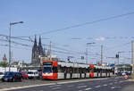 Zu einer der bekannteren Fotostellen im Kölner Straßenbahnnetz zählt diese Stelle an der Kölner Severinsbrücke.