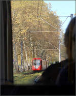 Der Stadtbahnfahrerin über die Schulter gesehen -    Nach der langen und flotten Fahrt im Tunnel unter der Ehrenfelder Landstraße fahren die Kölner Stadtbahnlinien auch an der