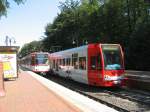 TW 2324 und TW 4006 Treffen sich am 01.08.2007 in der Haltestelle  Herler Strae  in Kln-Buchheim. Da die Wagen vom Typ K-4000 Niederflurwagen sind und die Bahnsteige zu hoch, trifft man sie hier nur im Ausnahmefall an.