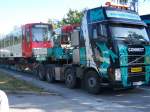 Zwei Stadtbahnwagen der KVB auf Schwertransportern auf der Autobahnraststtte Hockenheimring an der A8 (10.08.07)