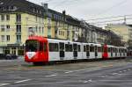 Der siebte fertig sanierte B-Wagen 2425 (ex 2195) mit dem dritten fertig sanierten B-Wagen 2426 (ex 2196) als Testfahrt auf der Kreuzung Aachener Str./Gürtel am 18.02.2015.
