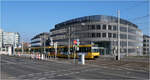 Die Stadtbahn vor der Haustüre - 

An der Löwentorkreuzung entstand in den letzten Jahren ein neuer Bürokomplex mit der Stadtbahnhaltestelle der U12 direkt vor der Haustüre. Zudem kreuzen hier auch die Linien Tangentiallinien U13 und U16.
Im Bild fährt ein Langzug der U12 in die Haltestelle Löwentor ein.

01.03.2023 (M)

