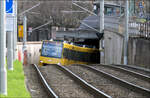 Wie ein Schiff in unruhigem Wasser - 

... bewegt sich die Stadtbahn durch ihre Gleiswellen. S-DT8 3021/22, der zur ersten Bauserie gehört, kommt aus dem Kurztunnel unter der Filsbahn beim Bahnhof Stuttgart-Untertürkheim. 

03.03.2024 (M)