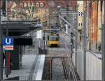 . Von der U-Bahn zur Straßenbahn - 

Blick über die Rampenhaltestelle  Salzwiesenstraße  in die Stammheimer Straße in Stuttgart-Zuffenhausen. Nach der U-Bahnmäßigen Strecke durch das Zentrum von Zuffenhausen wird hier auf eine straßenbahnähnliche Strecke gewechselt. 

11.12.2011 (M)