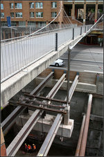 . Stadtbahnbau in Stuttgart -

Hier wird das Fundament einer Fußgängerbrücke aufwändig abgefangen, um darunter den neuen Stadtbahntunnel zu bauen.

17.05.2016 (M)