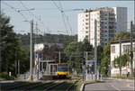 . Die neue Stadtbahnstrecke nach Dürrlewang -

Hier ein Blick auf den Rasenbahnkörper mit der Zwischenstation Lapp Kabel. Im Hintergrund ein Wohnhochhaus in Dürrlewang.

Stuttgart, 19.07.2016 (M)