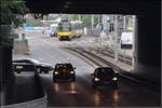 . Jenseits der Eisenbahnbrücke -

...in Stuttgart-Bad Cannstatt verlässt ein Zug der Stadtbahnlinie U1 die Haltestelle Mercedesstraße.

31.05.2012 (J)