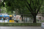 . Gut eingefügt -

...in das urbane Umfeld ist die Stadtbahnhaltestelle Daimlerplatz der Linien U2 und U19 in Stuttgart-Bad Cannstatt.

08.06.2011 (M)