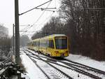 Stuttgart, eine Doppeltraktion der DT8.12 als U6 Richtung Fasanenhof hier bei der ausfahrt der Haltestelle Degerloch Albstraße.