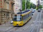 DT 3399 kommt als U15 nach Stammheim den Berg hinunter und fährt in die Haltestelle Eugensplatz ein, 09.06.2018.