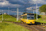 DT8.10 als U1 Fellbach Lutherkirhce-Vaihingen Bf am 12.06.2021 zwischen Mercedesstraße und Mineralbäder.