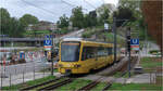 An der Stuttgarter Wilhelma - 

... wird die Bahn der Linie U14 gleich stoppen. Links oben das Schloss Rosenstein. Darunter die neue Bahnbrücke über den Neckar und die beiden neuen Tunnelportale. Da auch die Bundesstraße 10 in einen Tunnel verlegt wurde, kann die bisherige Bundesstraße zurückgebaut werden, was links neben der Stadtbahn im Gang ist. 

27.09.2022 (M)