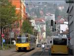 U2, Strecke zum Hölderlinplatz: Zwischen den Stationen Rosenberg-/Seidenstraße und Berliner Platz (Liederhalle) fährt die Stadtbahn abschnittsweise auf hochgeplastertem Bahnkörper.