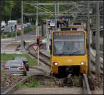 Nach Feuerbach und nach Hedelfingen - 

Das sind die beiden Ziele der Stadtbahnlinie U13. Hier bei der Haltestelle Ebitzweg begegnen sich zwei Bahnen dieser Linie. 

27.04.2011 (M)