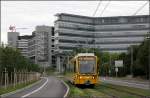 Neue Bahn / neues Ziel - 

Seit gestern 14. September 2013 ist auch der Stadtteil Hallschlag an das Stuttgarter Stadtbahnnetz angeschlossen. Hier einer der für die Eröffnung geschmückten neuen Stadtbahnzüge vom Typ S-DT 8.12 zwischen den Haltestellen Löwentor und Züricher Straße. 

14.09.2013 (M)