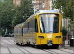 Spaziergang entlang der Nordbahnhof- und Friedhofstraße, Teil III -    15:01: Der Langzug auf auf der U7 klettert jetzt die abgesenkte Haltestelle Mittnachtstraße hinunter.