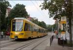 Spaziergang entlang der Nordbahnhof- und Friedhofstraße, Teil II -    14:58: Der elegante Stadtbahnzug auf der Linie U6 stadteinwärts verlässt die Haltestelle Mittnachtstraße.