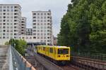 Triebzug 1084 hat soeben Mendelssohn-Bartholdy-Park verlassen und erreicht in Kürze Gleisdreieck.

Berlin 15.07.2020