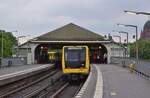 Triebzug 1047 fährt in Berlin Hallesches Tor aus gen Kottbusser Tor.

Berlin 15.07.2020