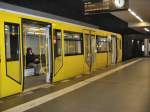 Neubau-Kleinprofilwagen der Berliner U-Bahn, U-Bahnhof Pankow - 5. 10. 2008