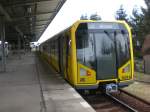 Berlin: Die U5 nach U-Bahnhof Hnow im U-Bahnhof Biesdorf-Sd.