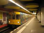 Wagen 2615 des Typs F76 im Januar 2012 auf der U9 im Bahnhof Rathaus Steglitz.