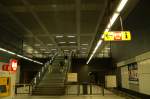 Nachdem man die U5 am Hbf verlassen hat, fhrt eine Treppe hinauf zu einer lngeren Halle ber die man letztendlich in die S-Bahn , den sonstigen Regionalverkehr und den Fernverkehr umsteigen kann. 07.08.2012