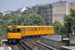 BERLIN, 05.07.2014, U1 bei der Einfahrt in den U-Bahnhof Görlitzer Bahnhof