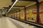 Mit sehr angenehmen und hellen Farben ist die U-Bahn Station Wilmersdorfer Straße gebaut worden.Eröffnet wurde die Station am 28.April 1978. Der U-Bahnhof Wilmersdorfer Straße wurde, wie die meisten der Nachkriegs-Neubauten der Berliner U-Bahn, von dem Architekten Rainer G. Rümmler entworfen. Rümmlers Gestaltung der Bahnhofswände leitet sich aus den Lilien, die sich im Wappen des namensgebenden Ortes Wilmersdorfs befanden, ab. Er überführte diese in ein sich wiederholendes grobmaschiges Mosaik aus Keramikfliesen. 

Berlin Charlottenburg 03.01.2018


Seite „U-Bahnhof Richard-Wagner-Platz“. In: Wikipedia, Die freie Enzyklopädie. Bearbeitungsstand: 30. Juni 2017, 17:56 UTC. URL: https://de.wikipedia.org/w/index.php?title=U-Bahnhof_Richard-Wagner-Platz&oldid=166862709