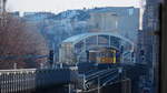 Vom  Kotti  zum  Görli  - gemeint ist der Blick Richtung Osten vom U-Bahnhof  Kottbusser Tor  zum U--Bahnhof  Görlitzer Bahnhof (nach dem Siemens'schen Normtypus gebaut).