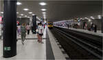 Unter den Linden - Drei neue U-Bahnhöfe in Berlin -    Blick in die direkt unter der Straßenoberfläche liegende neue Station der U6 mit Seitenbahnsteigen.