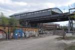 BERLIN, 28.04.2013, Blick auf den oberen Bahnsteig des U-Bahnhofs Gleisdreieck, an dem die U-Bahnlinie U1 verkehrt; unten kreuzt der Bahnsteig der U-Bahnlinie U2