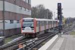 HAMBURG, 19.04.2012, U3 nach Barmbek bei der Einfahrt in den Zielbahnhof Barmbek