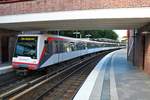 Hochbahn Hamburg DT4 Wagen 210 am 17.07.19 in Hamburg Wandsbek Gartenstadt