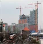 Hochbahn und hohe Häuser - 

Der prominenteste Hochbahnabschnitt in Hamburg zwischen den Stationen Baumwall und Landungsbrücken. 

11.04.2012 (M)
