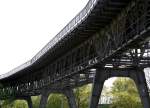 Das gewaltige Viadukt der sogenannten Walddrferbahn hinter dem Bahnhof  Barmbek .
