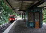 Auch das ehemalige Wrterhuschen der Hamburger U-Bahnstation  Sierichstrae  wurde stilgerecht rekonstruiert.