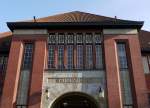 Das wohl schönste Empfangsgebäude der Hamburger Hochbahn: die Haltestelle  Mundsburg  - erbaut 1912, kaum beschädigt im Feuersturm 1943, vor knapp 30 Jahren aufwändig restauriert.
